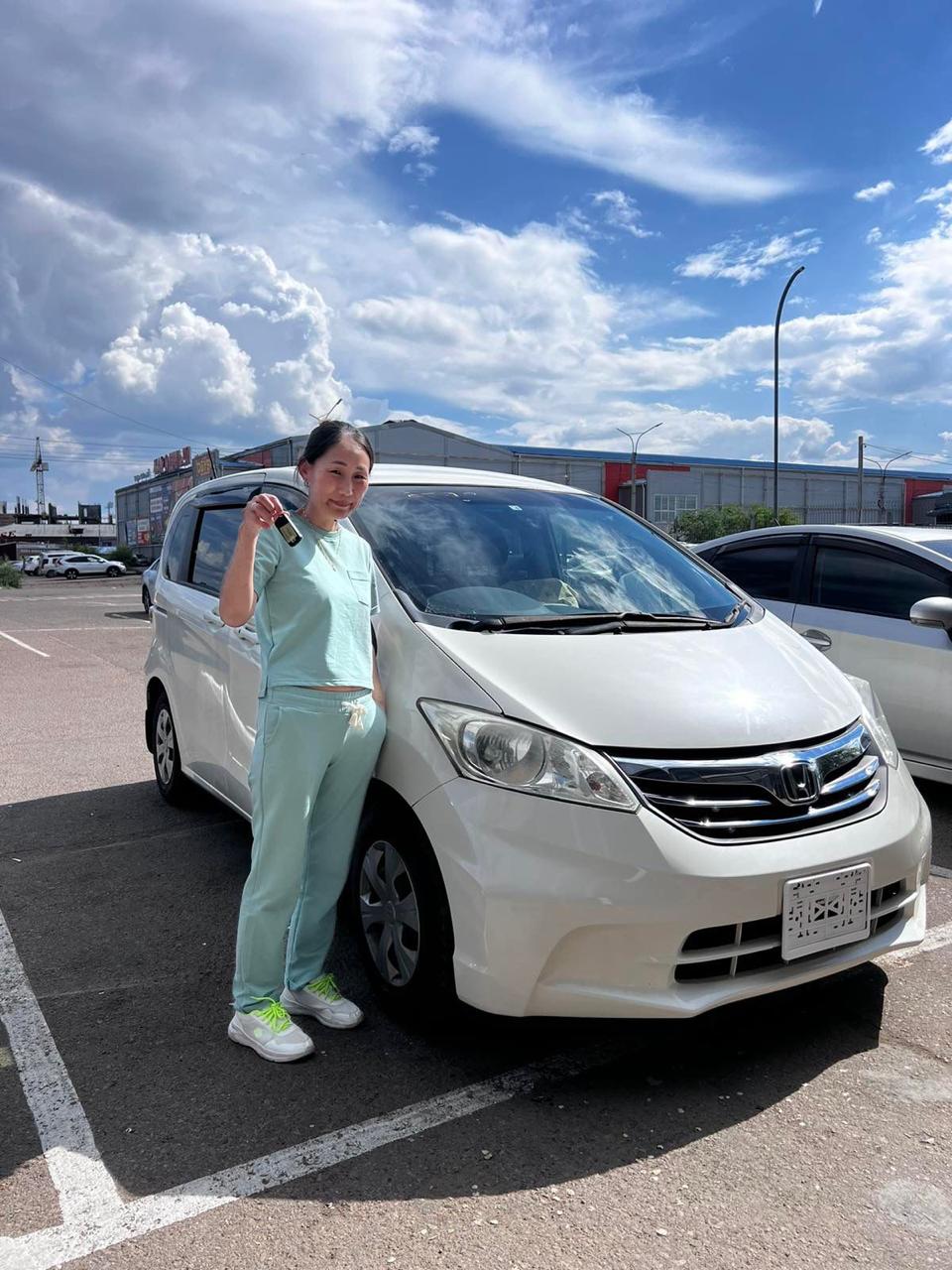 Выдача автомобиля клиентам AdoJapan